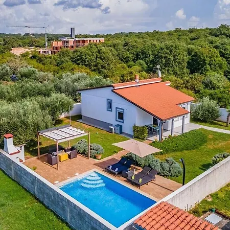Demian Comfortable Holiday *
